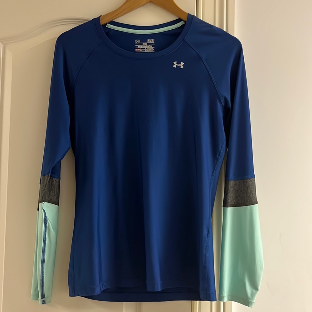Under Armor Long Sleeve Dark Blue Athletic Top With Color Block Sleeves